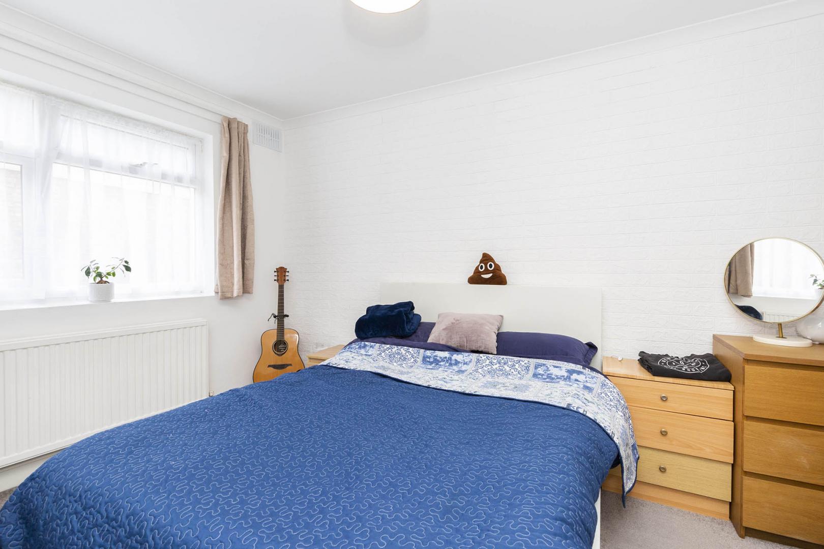 Stunning Garden Apartment in Central Location Burns Road, Harlesden